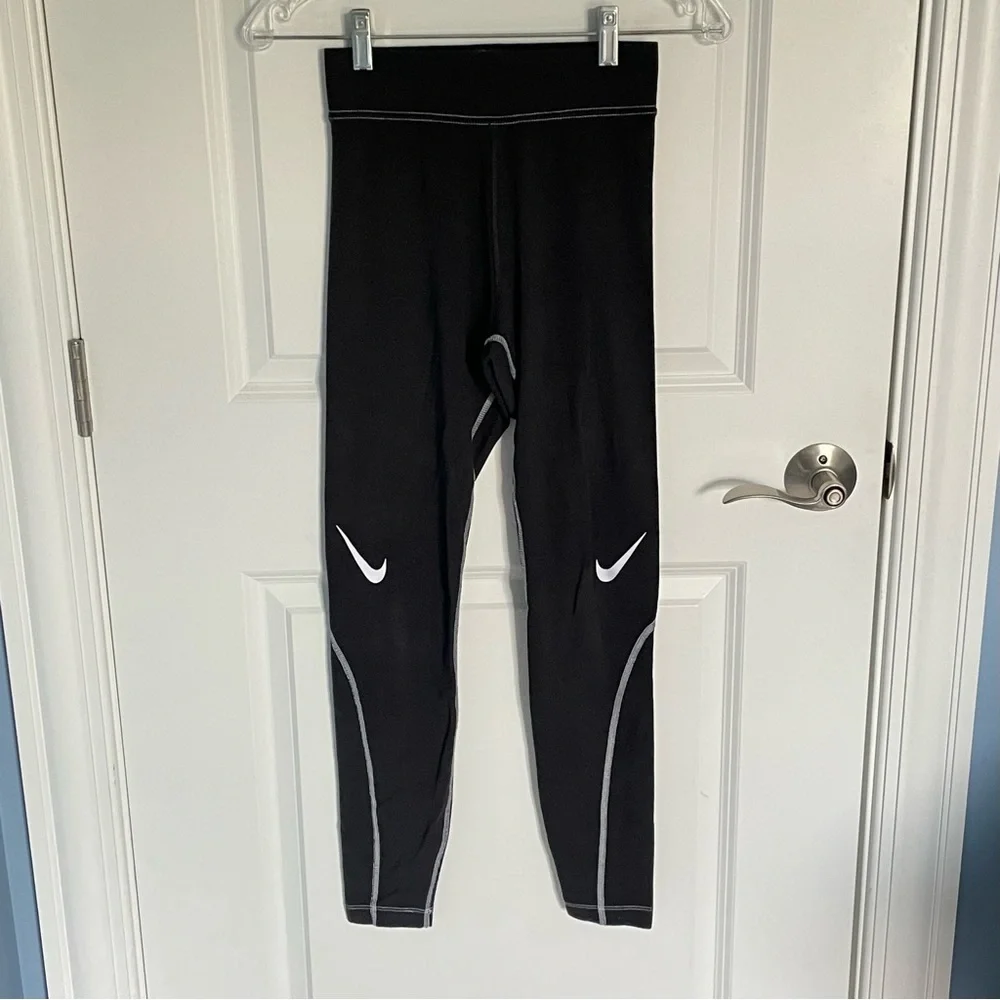 Nike Black Swoosh Graphic High-Rise Leggings Size XS - 47716